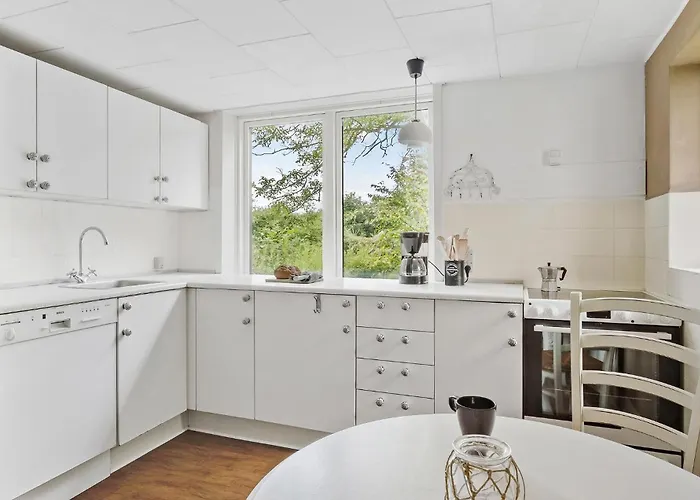 Lägenhet Three-bedroom In Broager