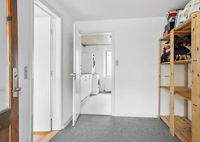 Three-bedroom In Lägenhet