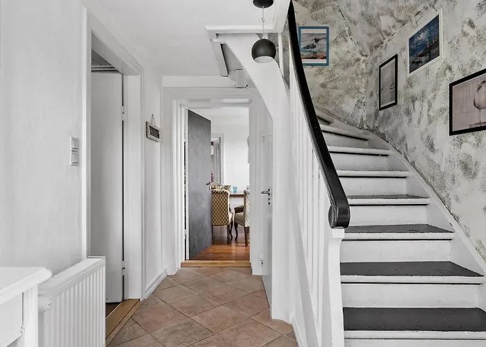 Three-bedroom In Lägenhet *
